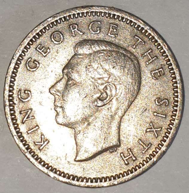 1951 - 3 PENCE - THREE PENCE - 3d - NEW ZEALAND - KM#15 - COPPER-NICKEL - CROSSED PATU